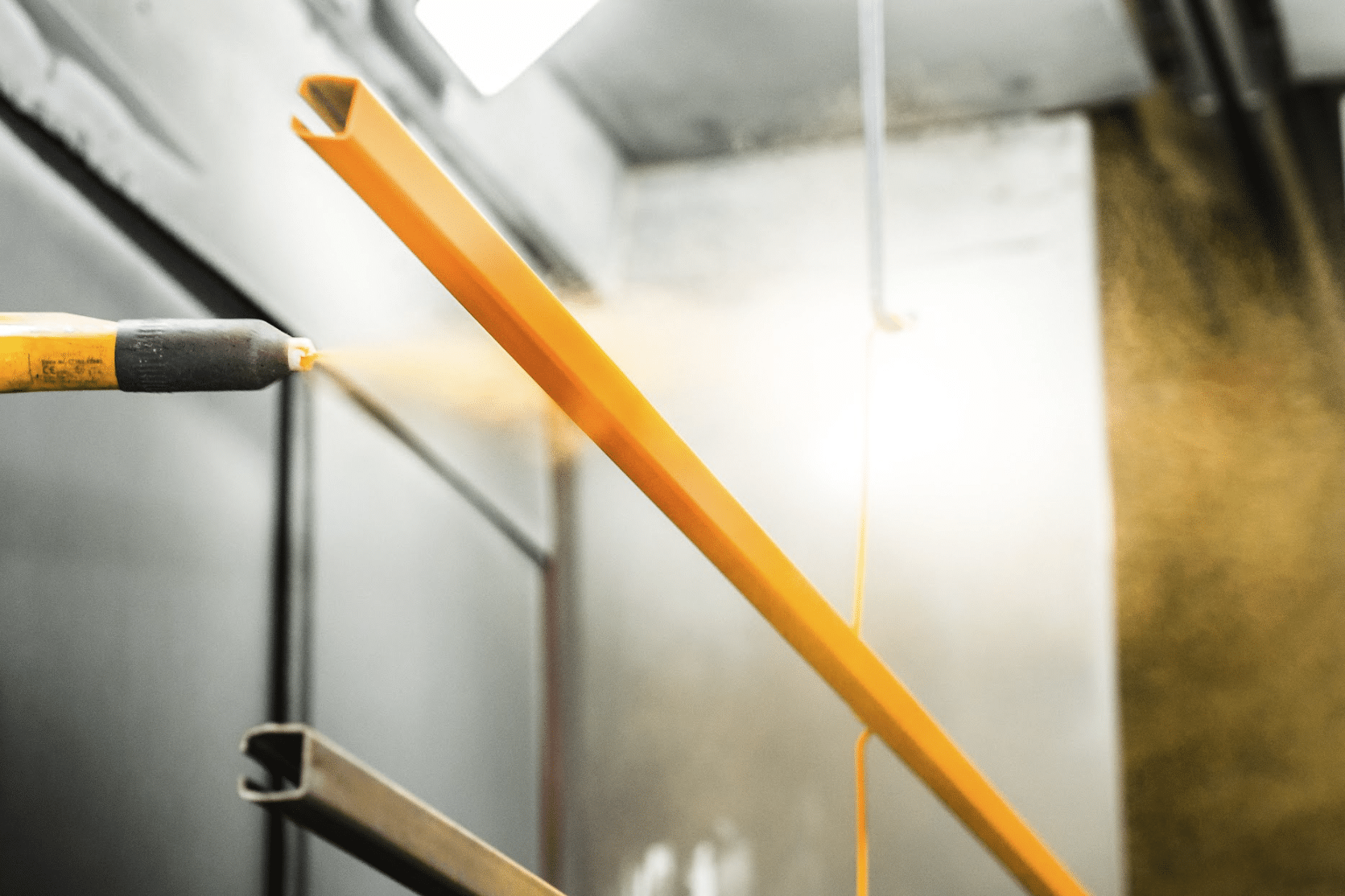 Esikäsittelylaiteisto jauhemaalaamoon